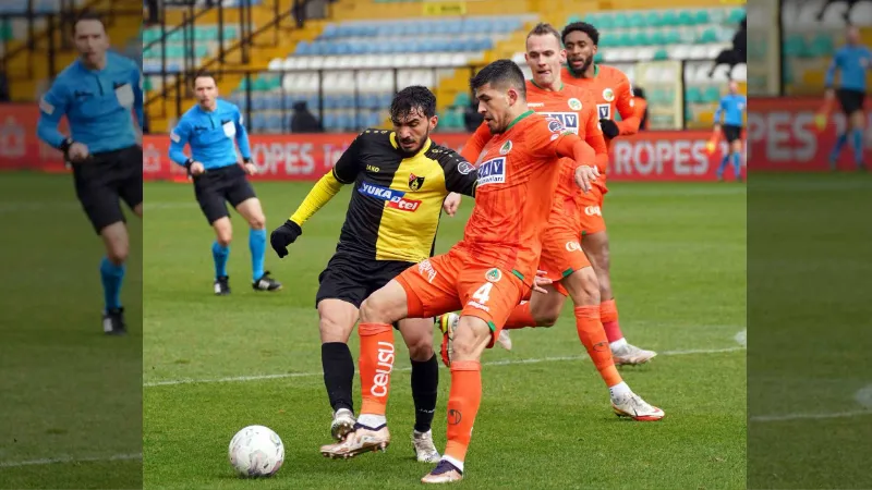 Spor Toto Süper Lig: İstanbulspor: 0 - 0 Alanyaspor (İlk yarı)