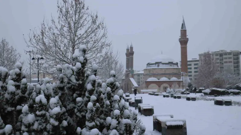 Sivas’ta eğitime kar engeli