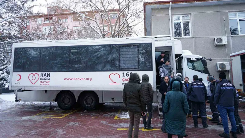 Konya Büyükşehir personeli deprem bölgesi için kan bağışında bulunuyor