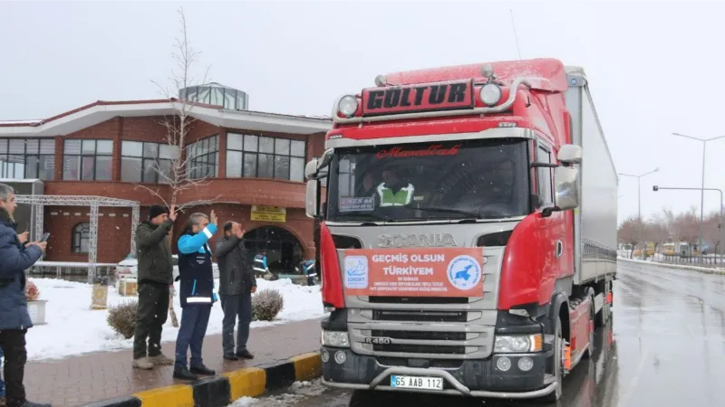 Edremit Belediyesinden deprem bölgesine 6 tır ihtiyaç malzemesi