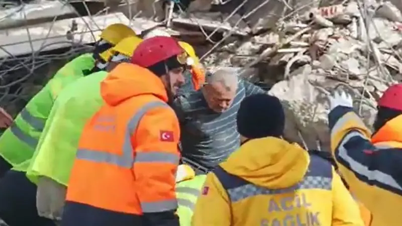 Madenci ve itfaiye işbirliğiyle enkazdan sağ olarak çıkarıldı