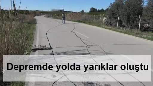 Depremde yolda yarıklar oluştu