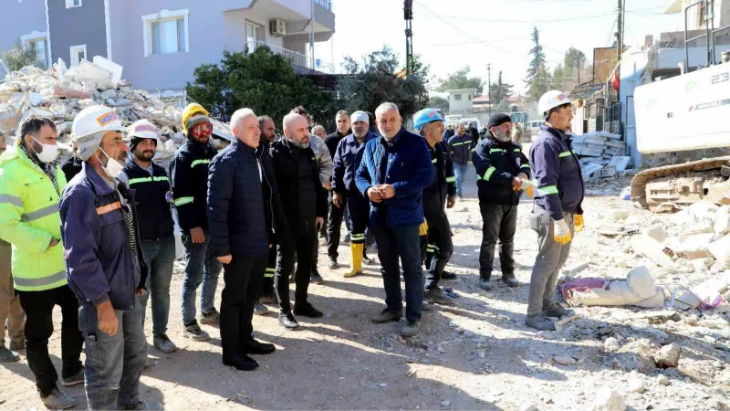 Başkan Gültak deprem bölgesinde