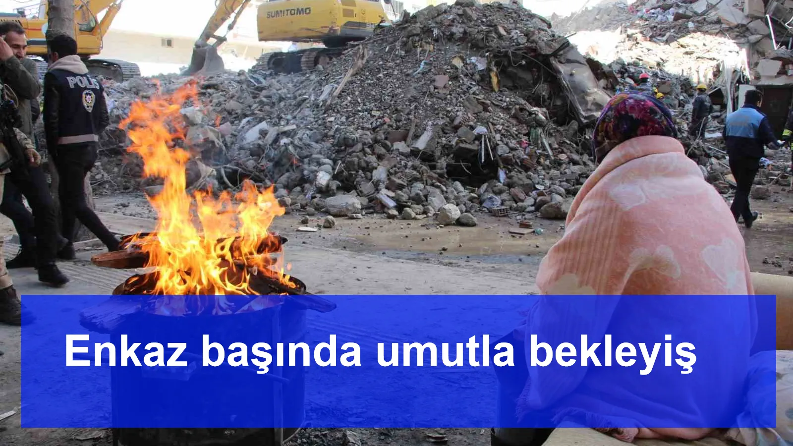 Enkaz başında umutla bekleyiş