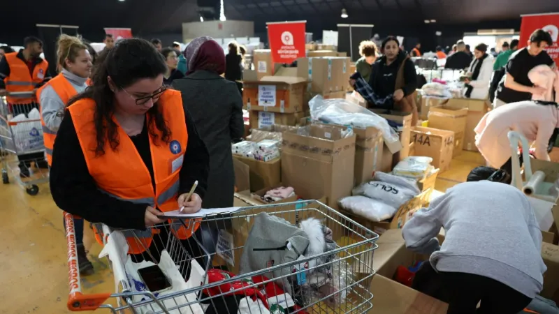 Antalya’daki depremzede vatandaşların ihtiyaçları karşılanıyor