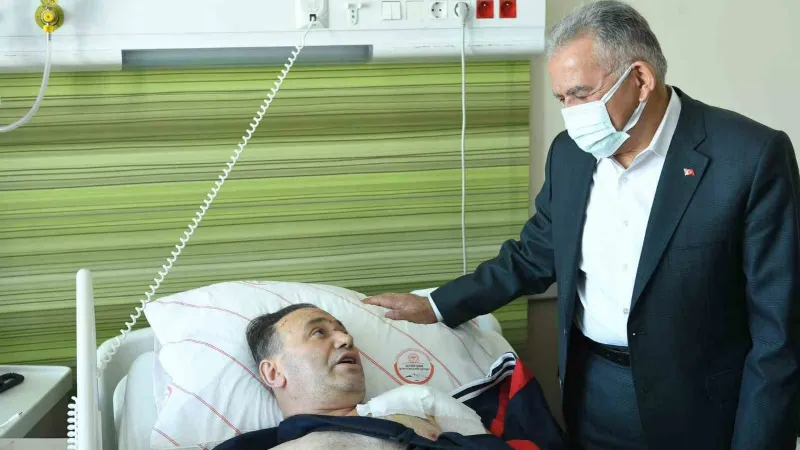Başkan Büyükkılıç depremzedeleri hastanede ziyaret etti