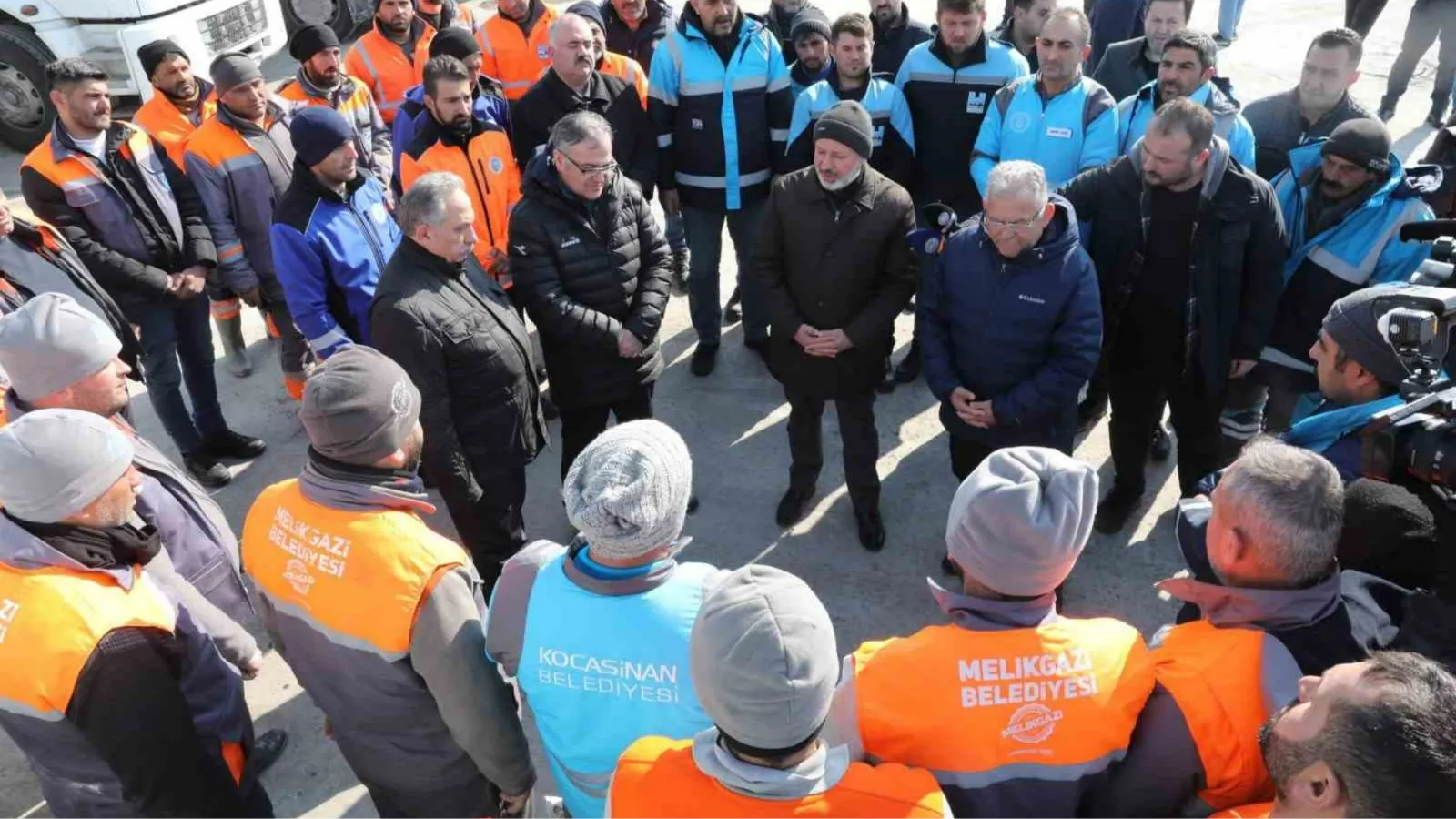 Başkan Çolakbayrakdar: “Tüm imkanlarımız ile deprem bölgelerindeyiz”