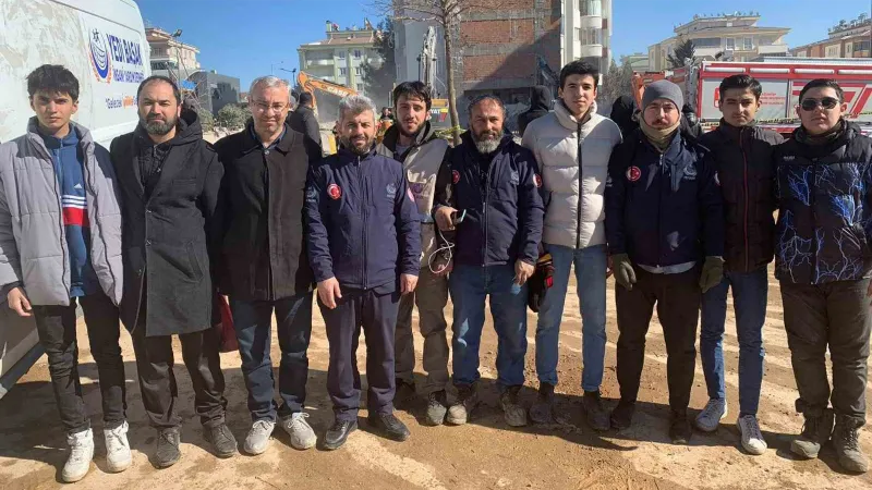 Yedi Başak Derneği depremde vatandaşları yalnız bırakmadı