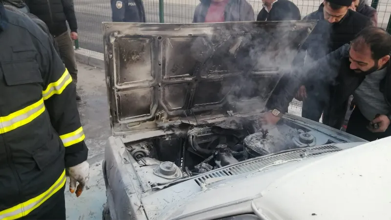 Erzincan’da otomobil yangını