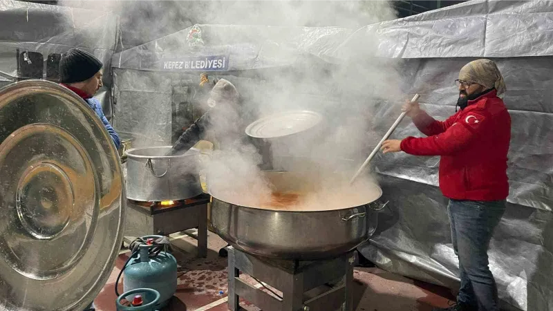Kepez’in Sahra mutfaklarından günde 20 bin kişiye sıcak yemek