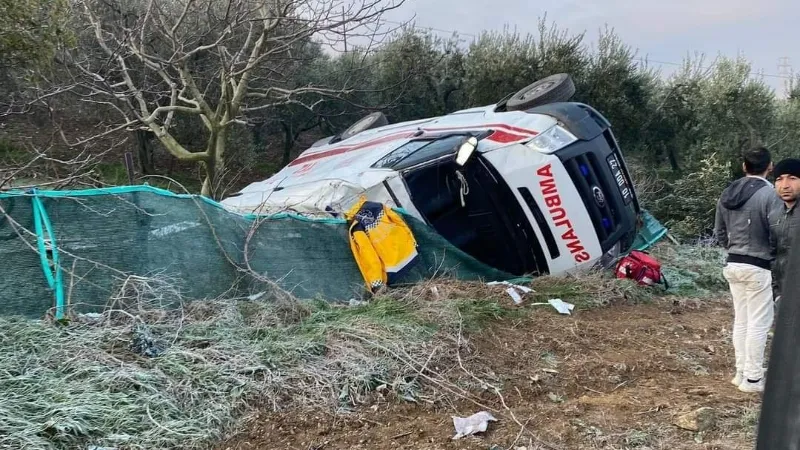 Erdek-Bandırma karayolunda ambulans kaza yaptı: 1 kişi yaralı