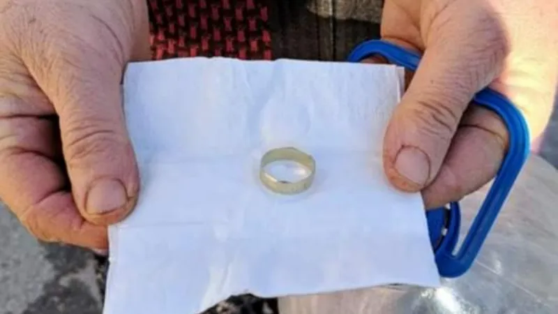 Hisarcıklı köylü kadın parmağındaki yüzüğü depremzedelere bağışladı