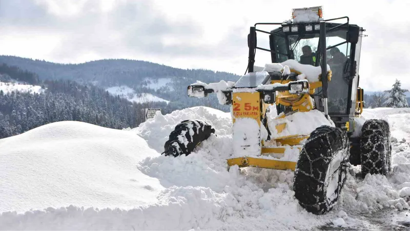 Sinop’ta kar 170 köyü ulaşıma kapattı