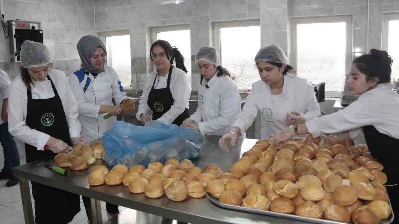 Tatvan’da 5 bin öğrenciye ücretsiz yemek hizmeti