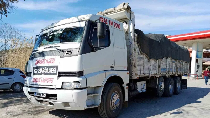 Şaphane Kızılkoltuk köyünden deprem bölgesine yakacak odun ve gıda paketi