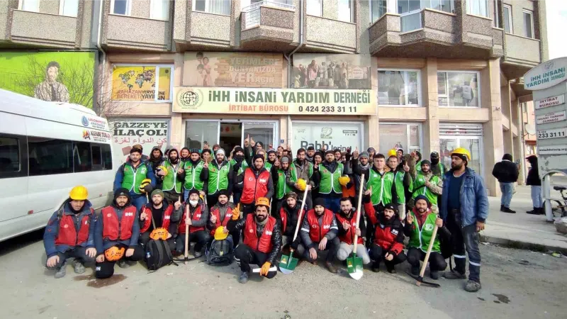 Yabancı uyruklu öğrenciler depremzedeler için seferber oldu