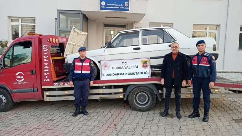 Otomobili çekiciye yükleyip çaldı