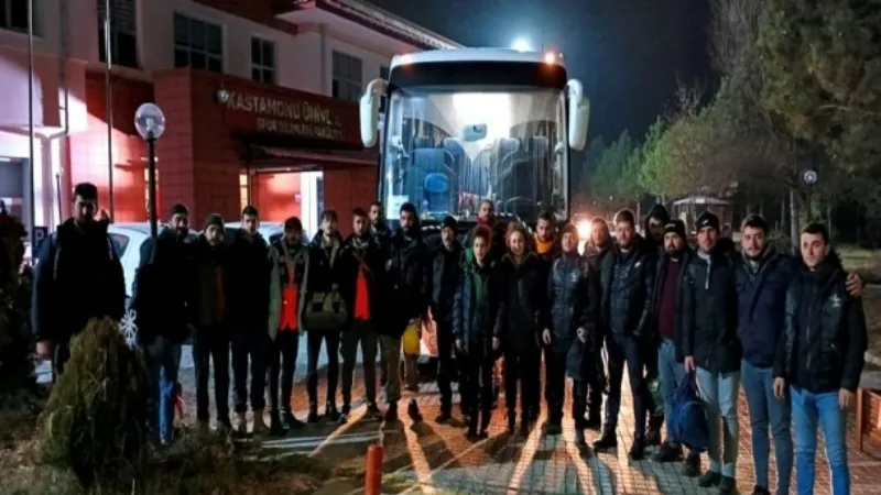 Kastamonu Üniversitesi ekibinden deprem bölgesindeki afetzedelere yardım eli