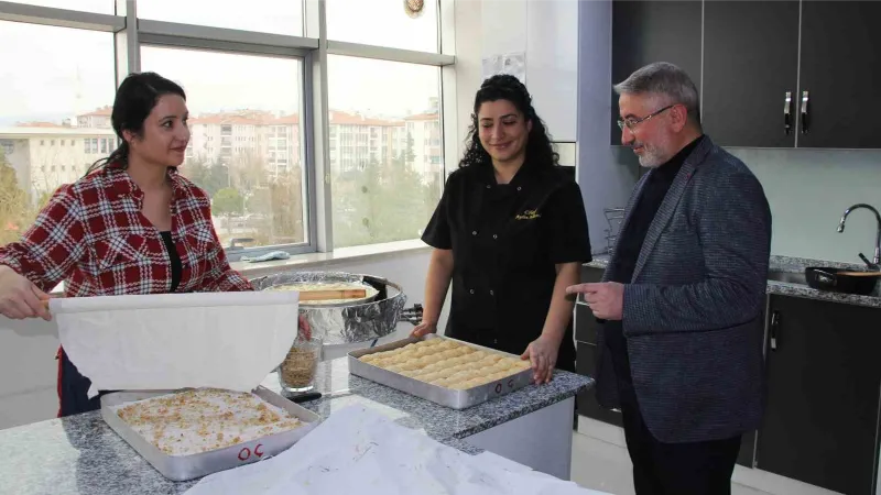 Ünlü şefin depremzedeler için kurduğu lokantaya Çorumlu kadınlardan destek