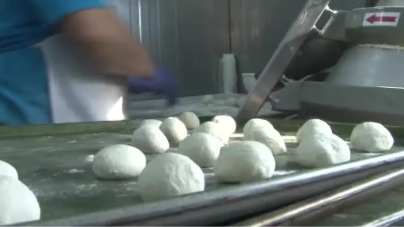 Kocaeli Büyükşehir Belediyesi Hatay’da günlük 15 bin ekmek üretiyor