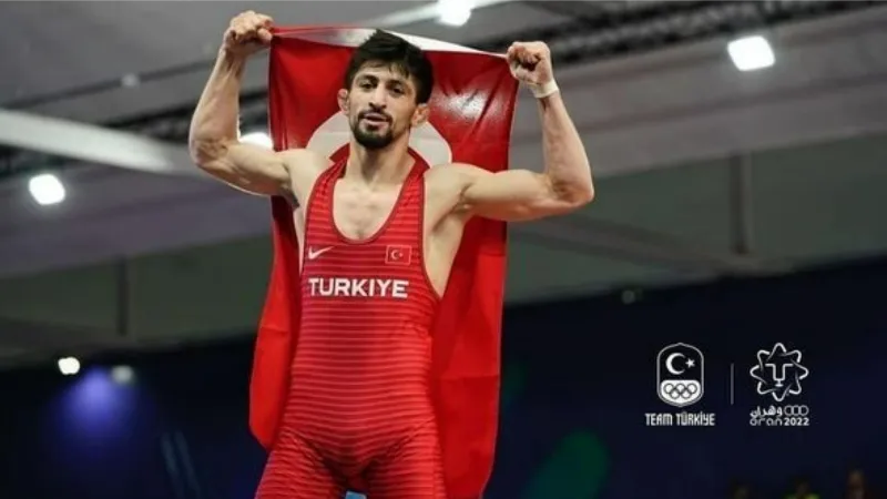 Milli güreşçi Kerem Kamal Mısır’dan altın madayla ile döndü