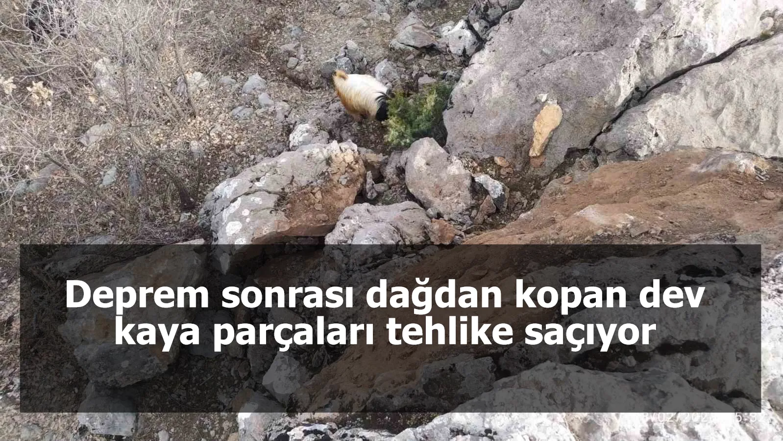 Deprem sonrası dağdan kopan dev kaya parçaları tehlike saçıyor