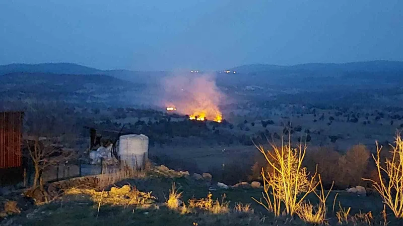 Hisarcık’ta köy merasında yangın