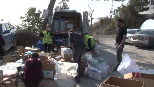 İzmir depreminde oğlunu kaybeden baba tıp öğrencisinin kitap talebini yerine getirdi