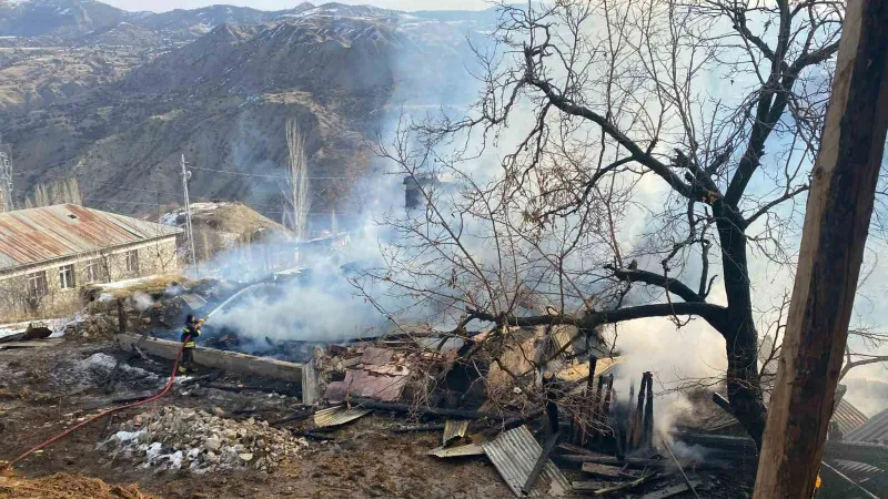 Oltu’da korkutan yangın