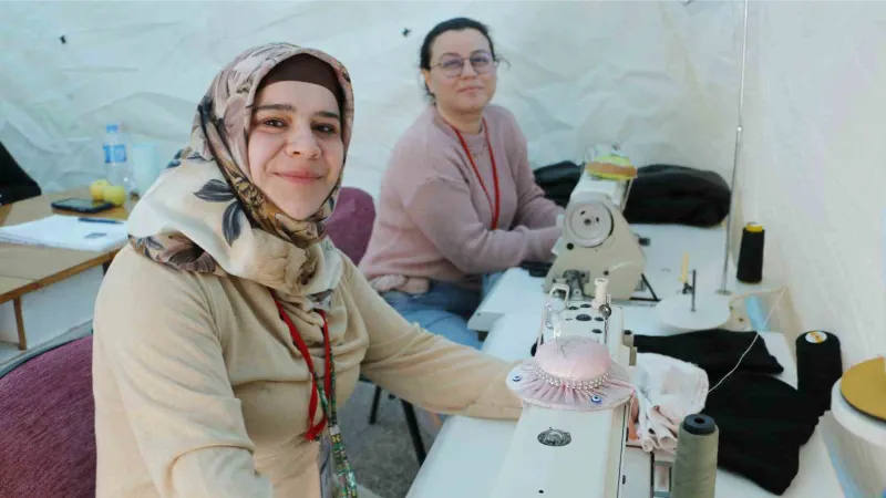 Çadır kentte depremzedelerin terzi ihtiyaçları bu bölümde gideriliyor