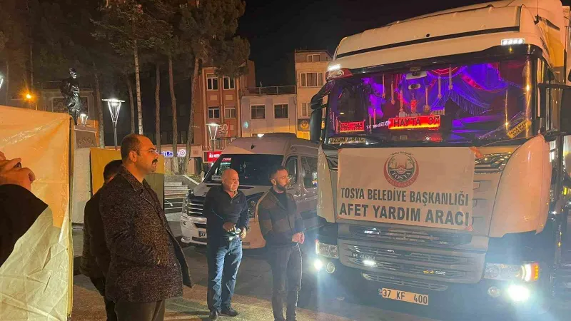 Tosya’dan deprem bölgesine 50 tırlık yardım