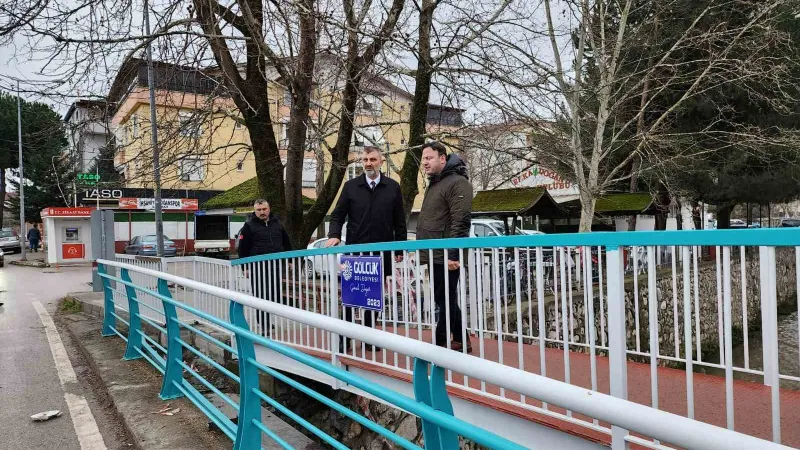 Gölcük’e iki yeni yaya köprüsü yapıldı