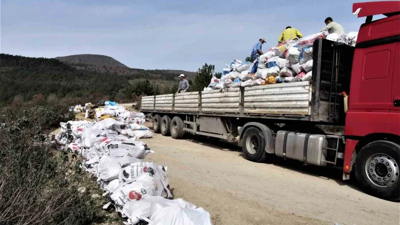 Simav’dan deprem bölgesine 26 ton yakacak odun gönderildi