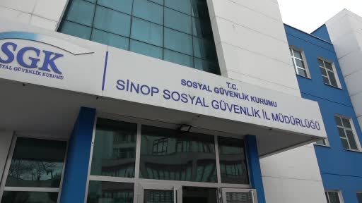 Sinop’ta vatandaşlar emeklilik başvurusu için SGK’ya koştu