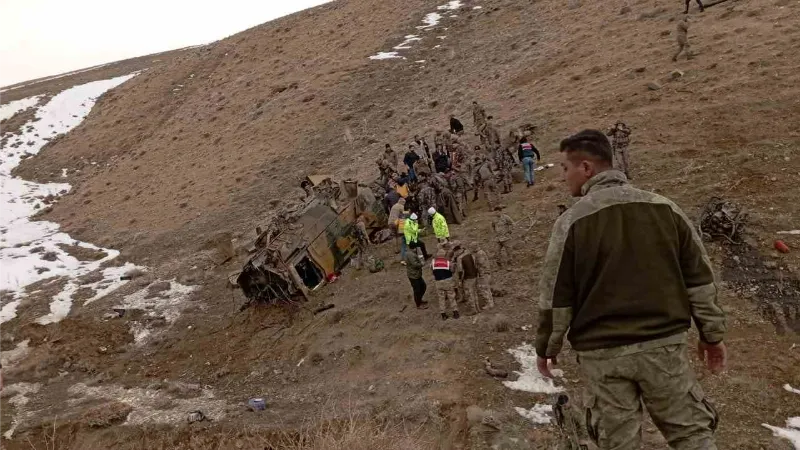 Askeri araç kontrolden çıktı, bazı askerler yaralandı