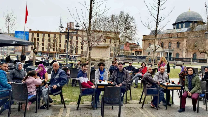 Şehre Vefa Grubu depremzede ailelere Balıkesir’i tanıttılar