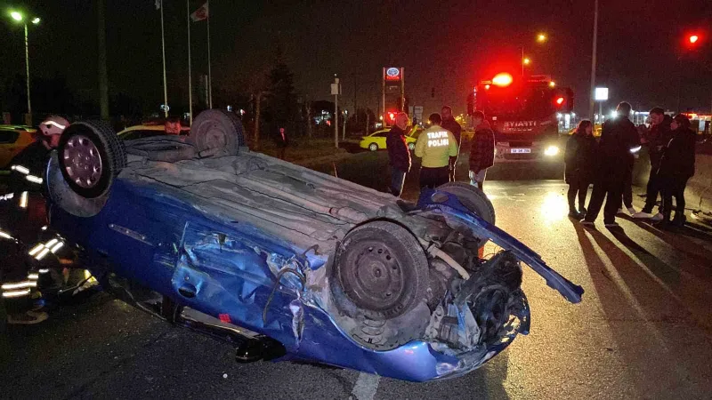 Kırmızı ışık ihlali yapan alkollü sürücünün kullandığı araç takla attı: O anlar kamerada