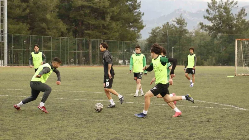 Genç horozlar, Manisa’yı puansız göndermek istiyor