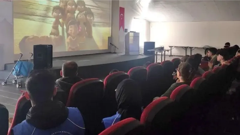 Depremzede çocukların çizgi film keyfi