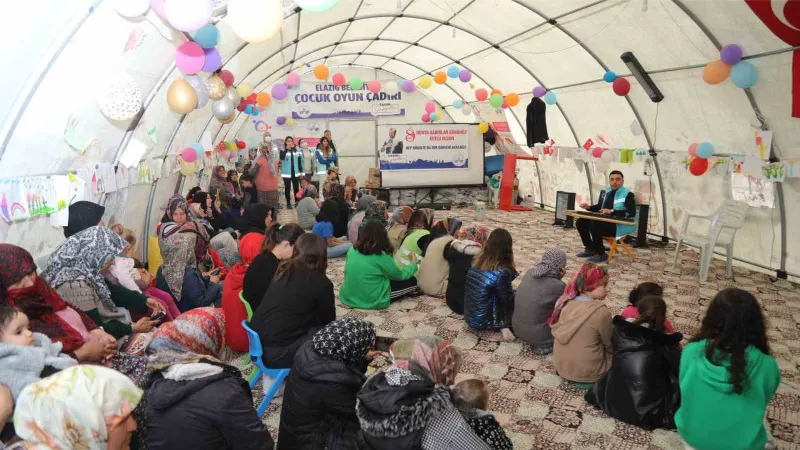 Elazığ Belediyesi depremzede kadınları yalnız bırakmadı