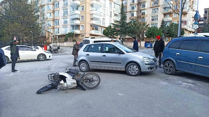 Bafra'da otomobilin çarptığı motosiklet sürücüsü yaralandı