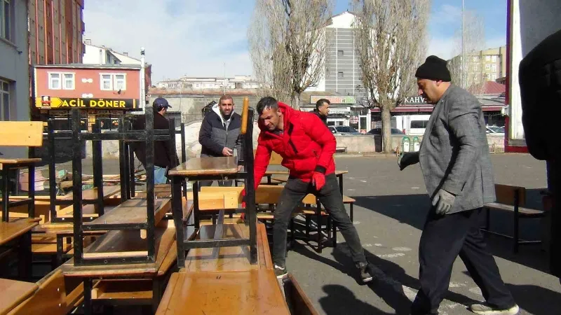 Kars’ta depreme dayanıksız okul boşaltıldı