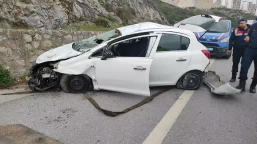 İzmir’de feci kaza: 2 ölü, 1 ağır yaralı