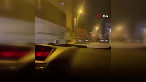 Pendik’te maganda genç araç camından rastgele ateş açtı