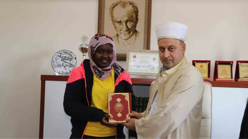 Ugandalı Namubıru’da İslam’ı seçip Zeynep ismini aldı