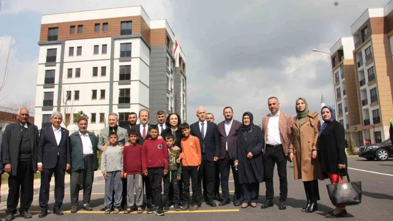 Mersin’deki TOKİ konutlarında hak sahipleri evlerine kavuştu