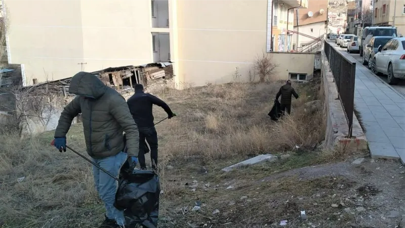 Bayburt Belediyesi ekiplerince sokaklar titizlikle temizleniyor