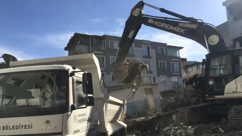 Giresun Belediyesi deprem bölgesinde çalışmalarını sürdürüyor