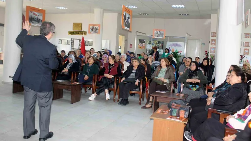 Prof. Dr. Uğuz “Deprem değil, zihnimiz bizi yıkmaya başlar”