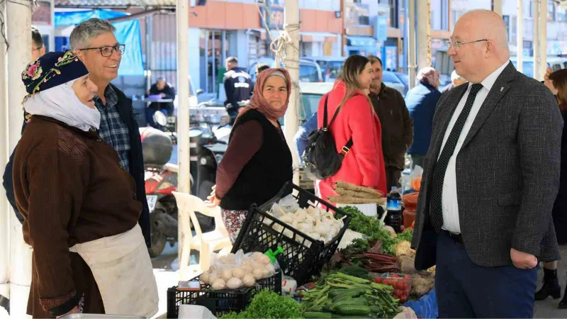 Başkan Gümüş köylü pazarında kadın üreticilerle görüştü